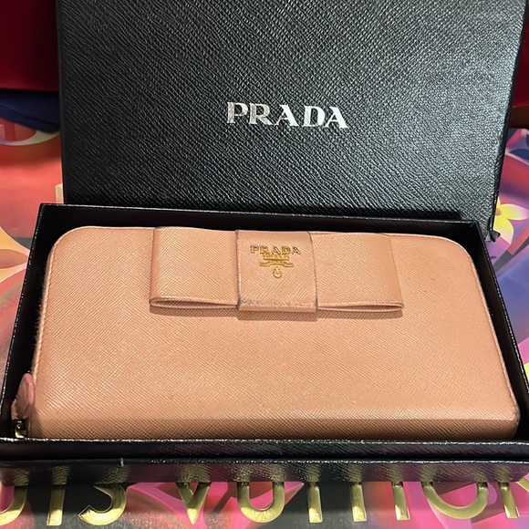 Authentic Prada long zip around bow wallet - Picture 7 of 15